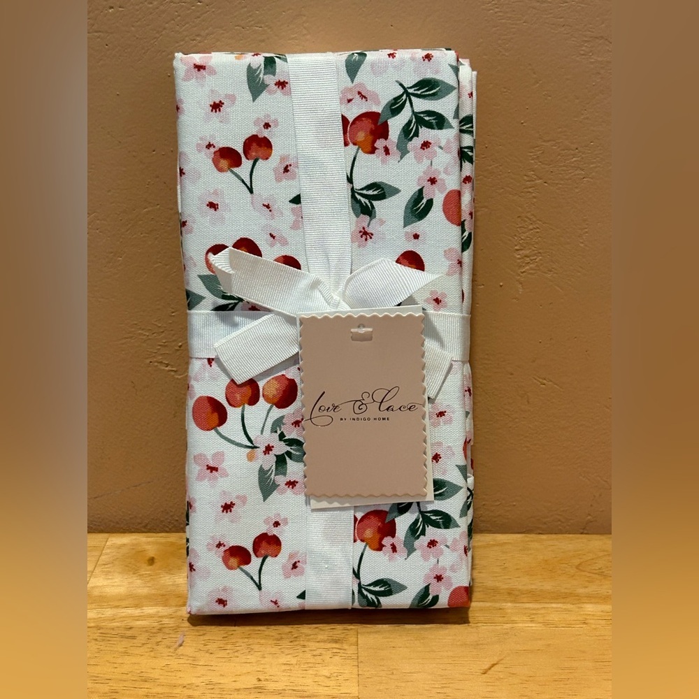 NWTS Love & Lace By Indigo Home Set of 4  Napkins With Cherry Floral Accents.